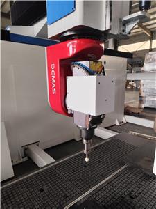 ARTECH CNC COMPANY Demonstrates 5-Axis Engraving Machine Spindle for Customers, Winning Full Satisfaction and Trust