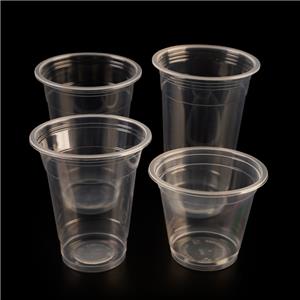 Bicchieri per bevande in plastica monouso di diverse dimensioni
