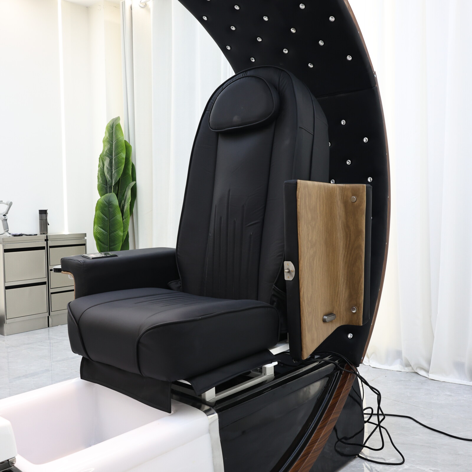 pedicure chair with wooden