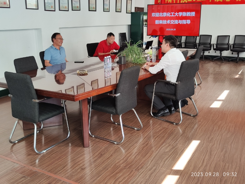 Välkommen professorer från Beijing University of Chemical Technology att besöka vårt företag för vägledning