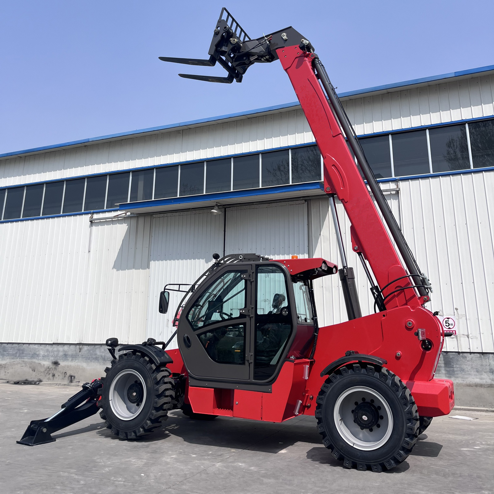 Mga kalamangan ng telescopic forklift