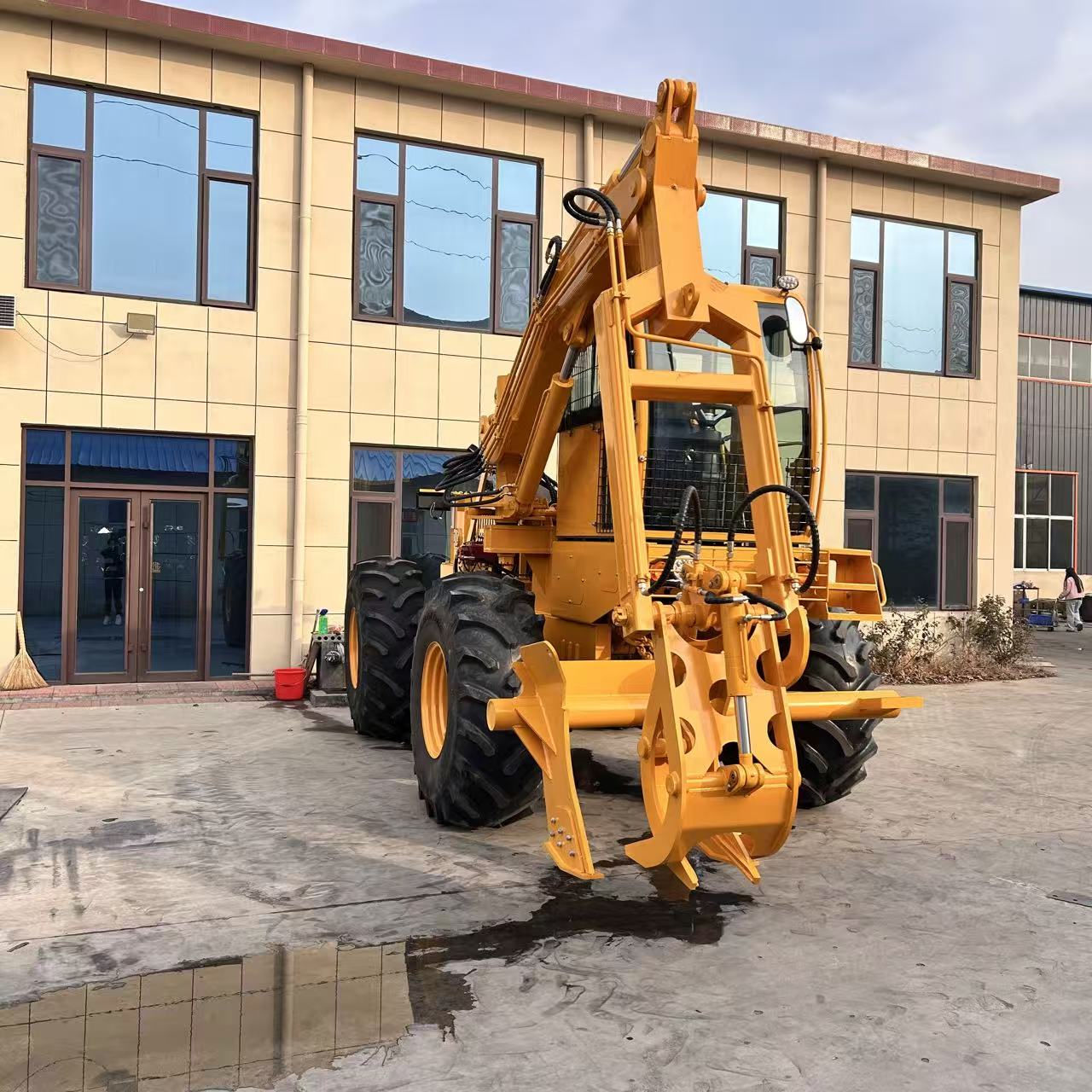 Entrega de cargadora de cuchara nueva a Panamá