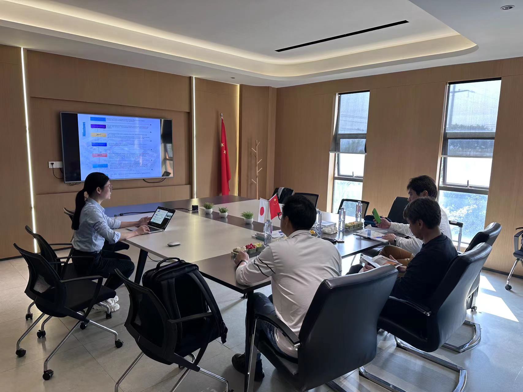 Internationale kunder besøger fabrikken i Kangtek Technology (Fujian) Co., LTD Internationale kunder besøger fabrikken i Kangtek Technology (Fujian) Co., LTD