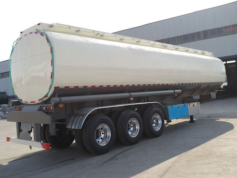 Tanker semi-trailer