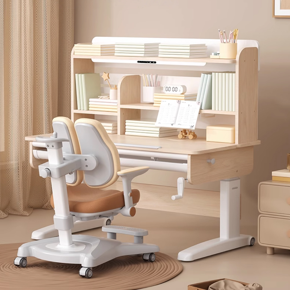 Sự chênh lệch giá của bàn học được phản ánh ở đâu?