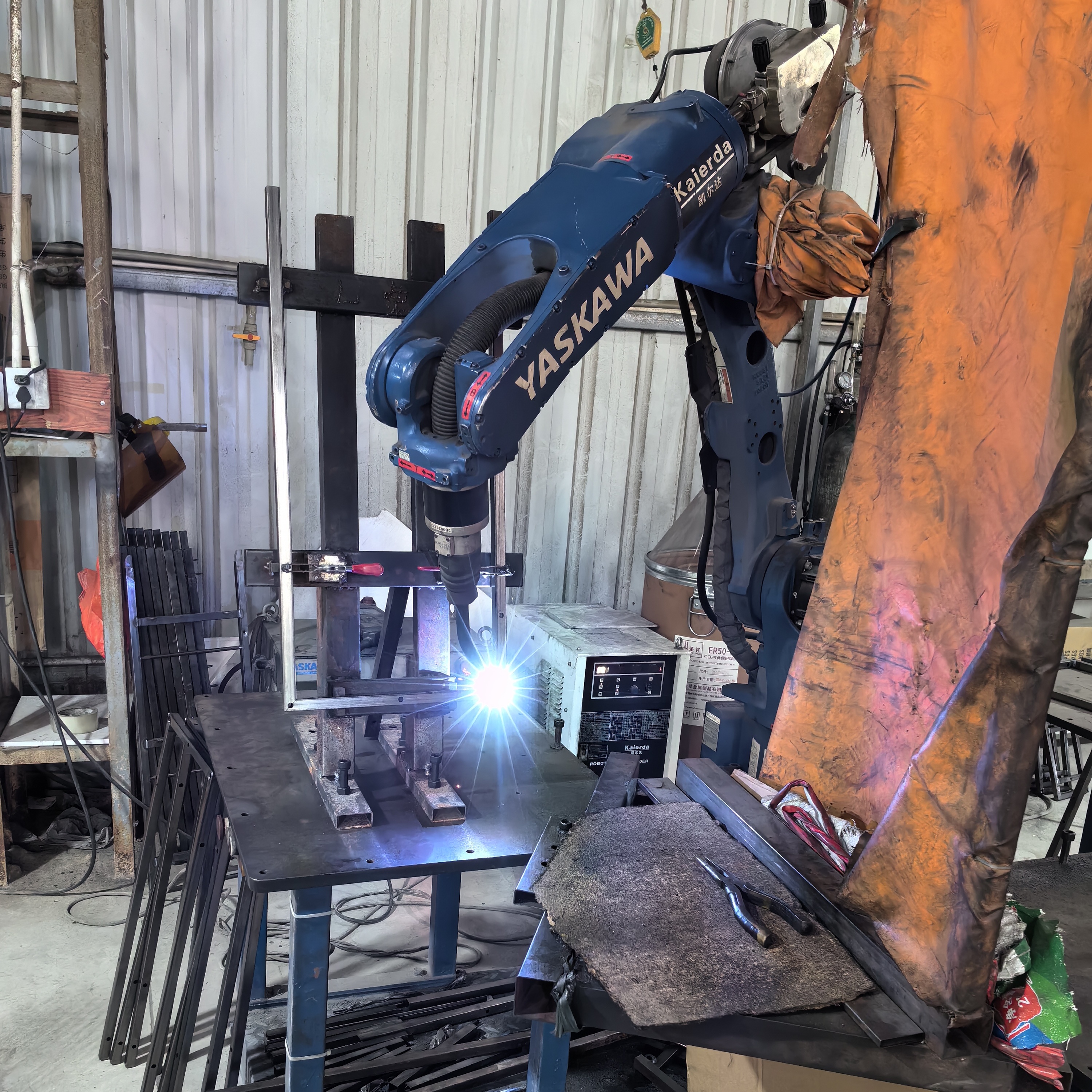 Dimensiuni comune ale țevilor de oțel utilizate în mobilă: peste 20 mm și 25 mm