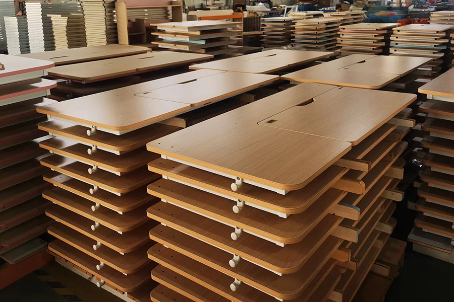 Cómo verificamos los materiales de las mesas de escritorio antes de la producción de muebles. Cómo verificamos los materiales de las mesas de escritorio antes de la producción de muebles.