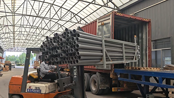 Shandong Huasheng Animal Husbandry Machinery Co., Ltd. has just delivered a customized feeding system to a modern poultry farm in the UAE