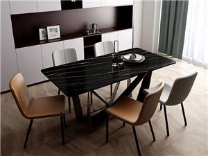 Dalles de porcelaine noire ou marbre naturel : lequel est le meilleur pour les tables à manger ?