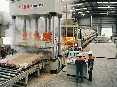 كيفية صنع ألواح الحجر المتكلس: من المواد الخام إلى الألواح النهائية