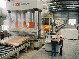 Wie Sintersteinplatten hergestellt werden: Vom Rohmaterial zur fertigen Platte