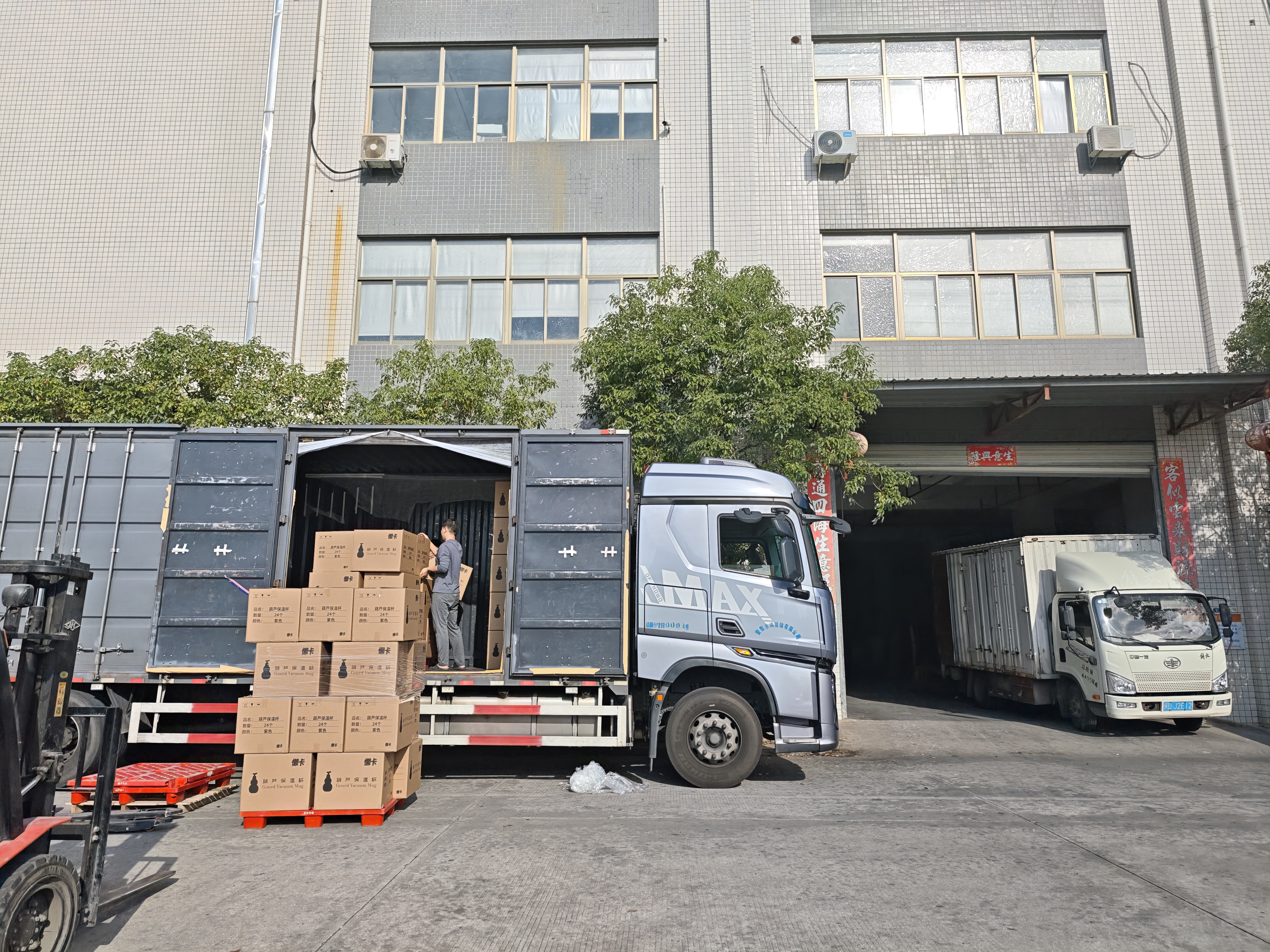 Ship One Container Of Foldable Aircraft Boxes To Europe