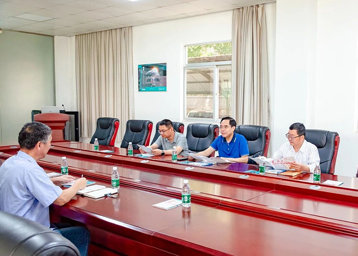 رهبران کالج علوم و فناوری ژانگژو برای ایجاد همکاری از گروه فناوری شرقی بازدید کردند