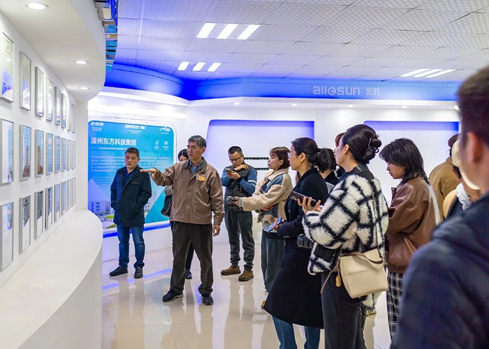 झांगझोउ ईस्टर्न टेक्नोलॉजी ग्रुप ने 'निजी अर्थव्यवस्था के उच्च-गुणवत्ता वाले विकास' के लिए मीडिया प्रतिनिधिमंडल का साक्षात्कार लिया झांगझोउ ईस्टर्न टेक्नोलॉजी ग्रुप ने 'निजी अर्थव्यवस्था के उच्च-गुणवत्ता वाले विकास' के लिए मीडिया प्रतिनिधिमंडल का साक्षात्कार लिया