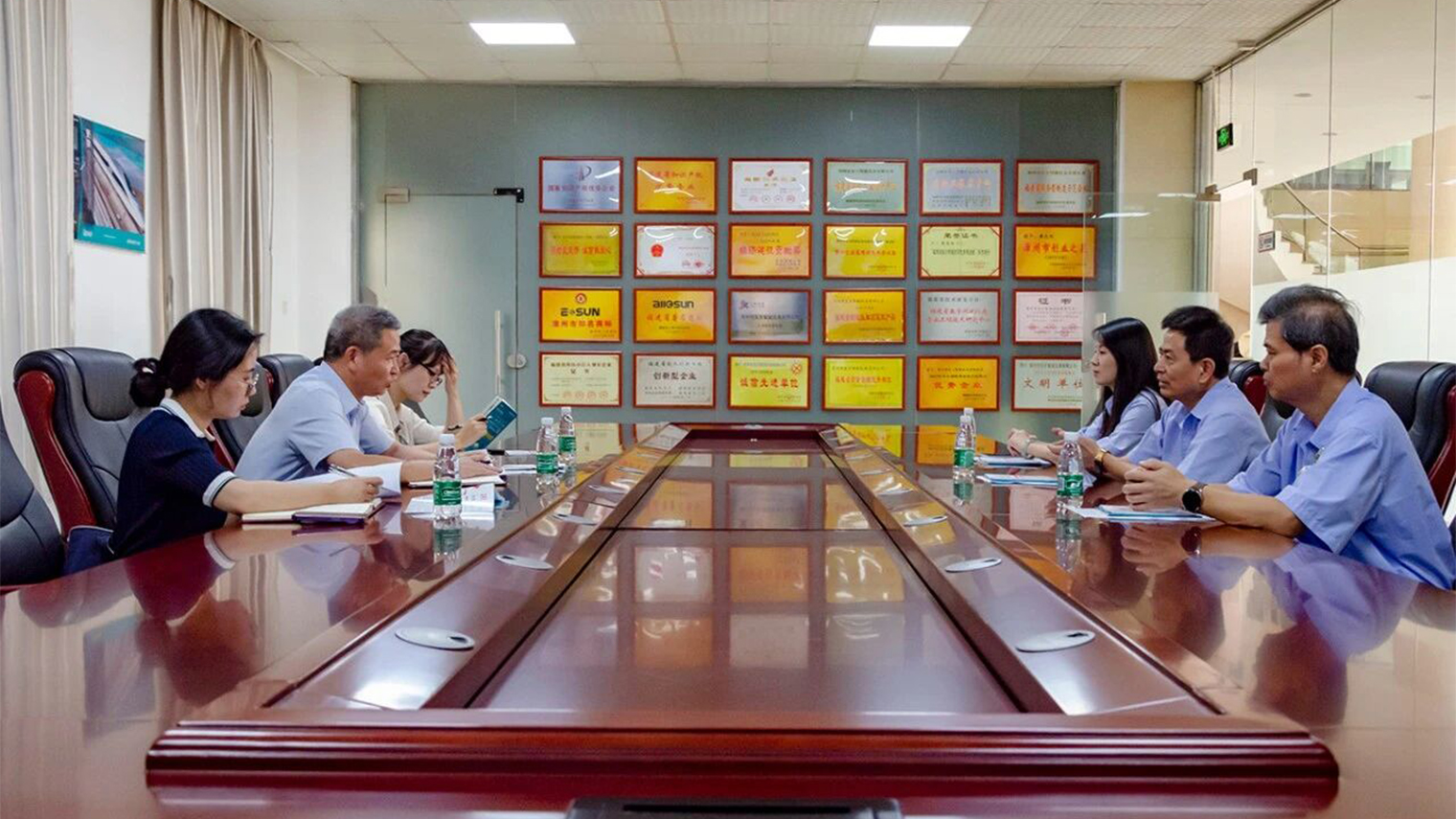 Portable underwater metal detector