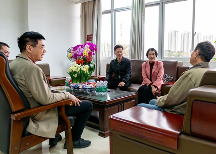 Overseas Chinese Federation Leaders Visit Eastern Technology Group for Spring Festival Greetings