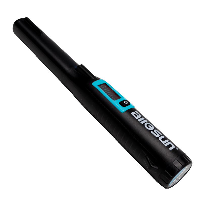 Submersible metal detector