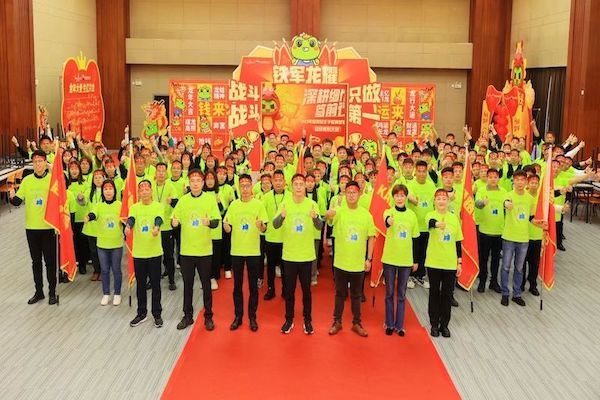 Почетная конференция Железной Армии по маркетингу «Принц-лягушка и беги» прошла с полным успехом