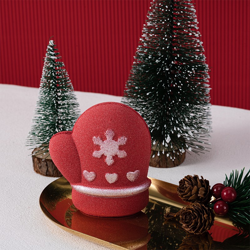 Christmas gloves bath bomb