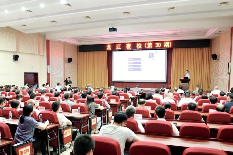 Секретарь партии «Лягушка Принц Группа» был приглашен прочесть лекцию