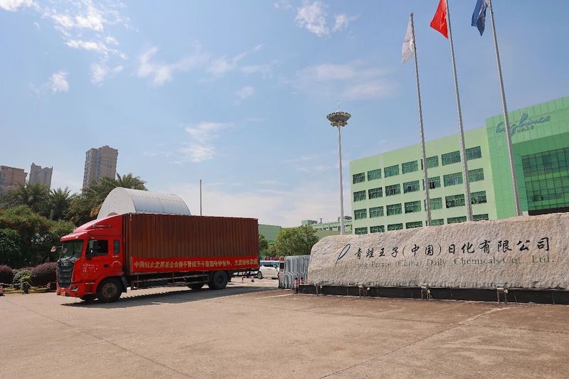 «Лягушачий принц» жертвует еще 1 миллион юаней семьям, находящимся в затруднительном положении. Таким образом, общая сумма пожертвований в этом году превысила 3 ​​миллиона юаней.