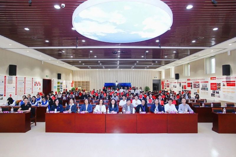Le premier concours national universitaire d'évaluation des connaissances en matière de sécurité des cosmétiques, parrainé par Huazhuang, s'est conclu avec succès.