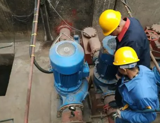 Sewage pump operating environment inspection