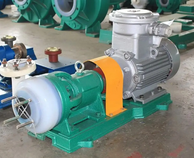 Chemical pump conveying medium type