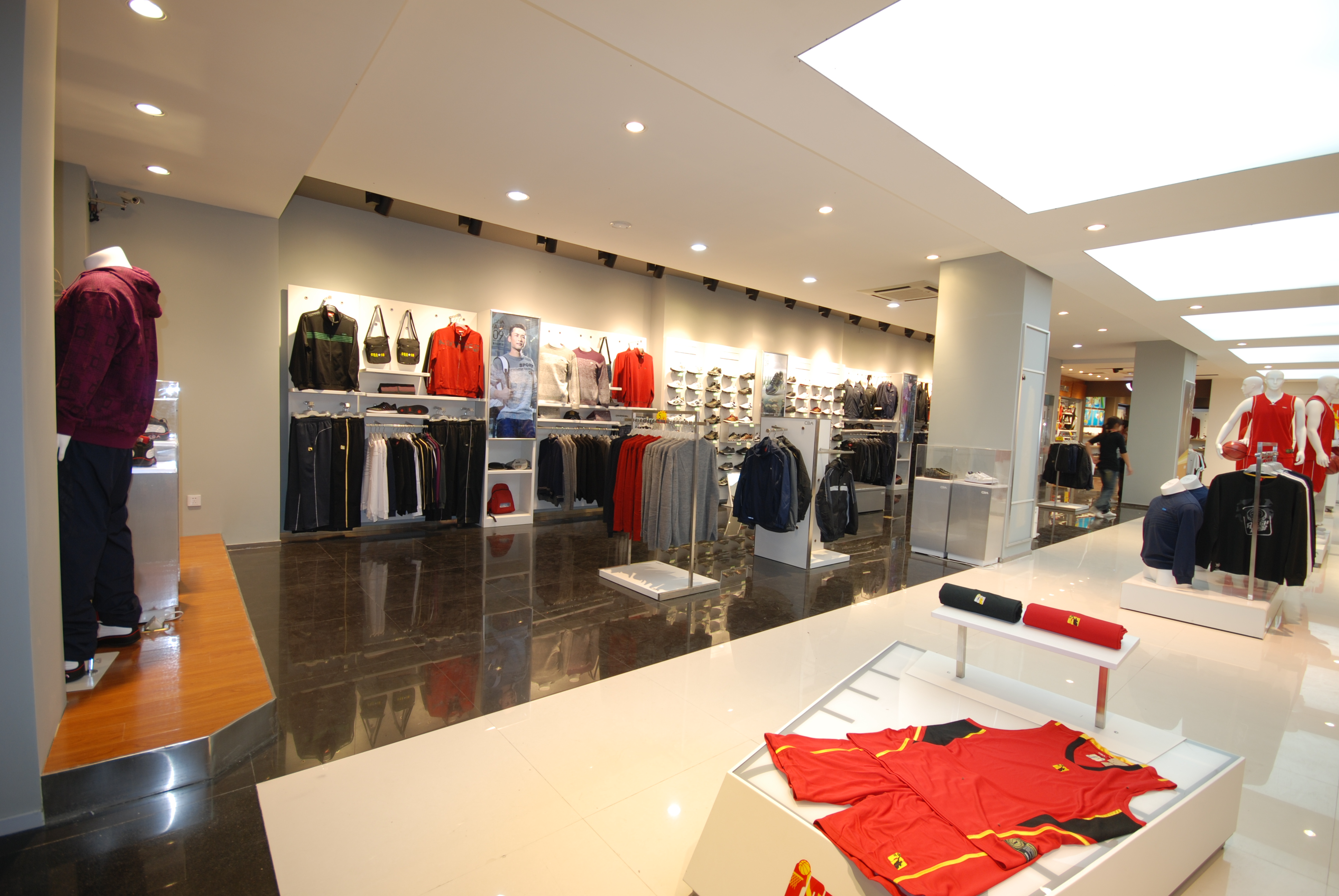 Apparel Retail Displays