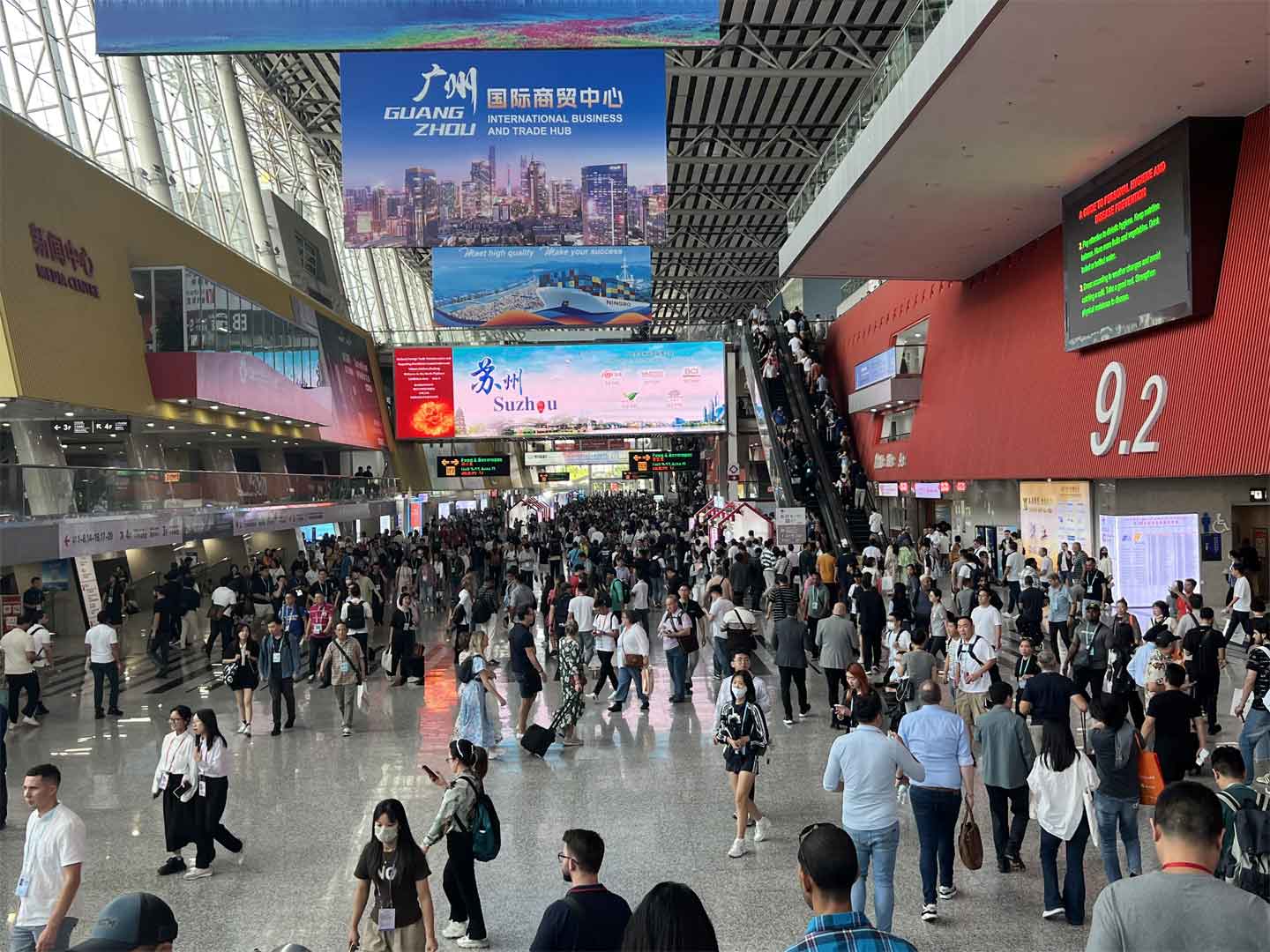 Nag-debut ang Foshan Team Value Decorative Materials Co., Ltd. sa 136th Canton Fair, na nagpapakita ng bagong istilo ng mga materyales na pampalamuti