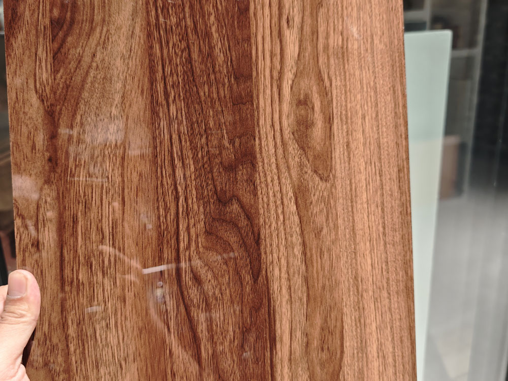 मैट बनाम ग्लॉसी पीवीसी फिल्म: उच्च स्तरीय आवासीय परियोजनाओं के लिए कौन सा बेहतर है?