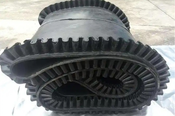 High-angle conveyor belt, advantages and improvements