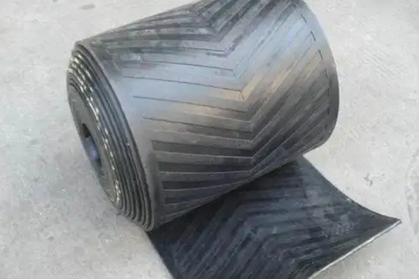 Classification characteristics and uses of patterned conveyor belts