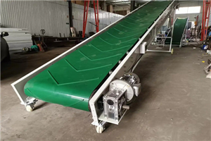 Reference formula for patterned conveyor belt flat base belt with a small amount of recycled rubber