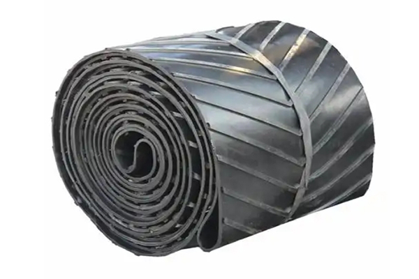 Patterned conveyor belt styles and uses