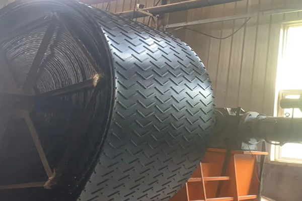 Composition of patterned conveyor belts