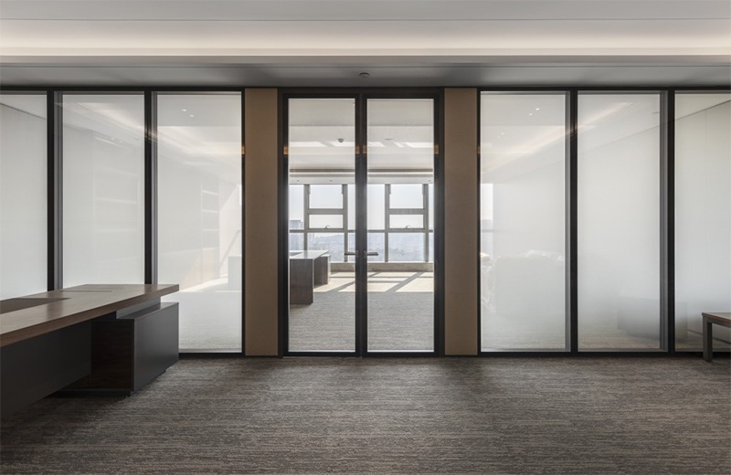 The Application of Glass Partition Walls in Office Spaces Takes the Spotlight The Application of Glass Partition Walls in Office Spaces Takes the Spotlight