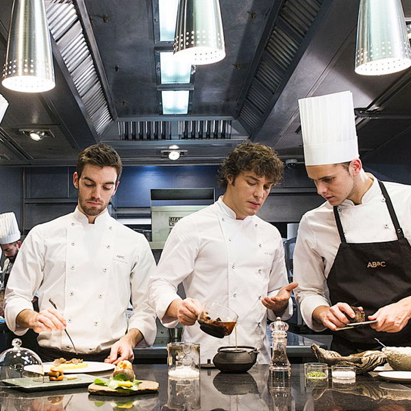 La demande de gants jetables de qualité alimentaire a explosé dans le secteur de la restauration au Royaume-Uni.