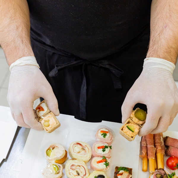 Les restaurants américains optent pour des gants alimentaires sans poudre