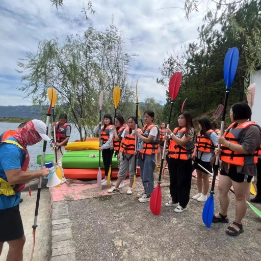 Outdoor group building trip