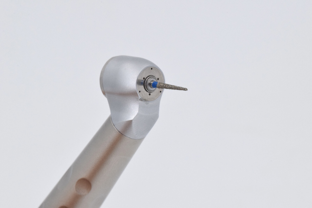 The Game-Changer in Alveolar Surgery: 45° Pressurized Triple-Nozzle Handpiece The Game-Changer in Alveolar Surgery: 45° Pressurized Triple-Nozzle Handpiece