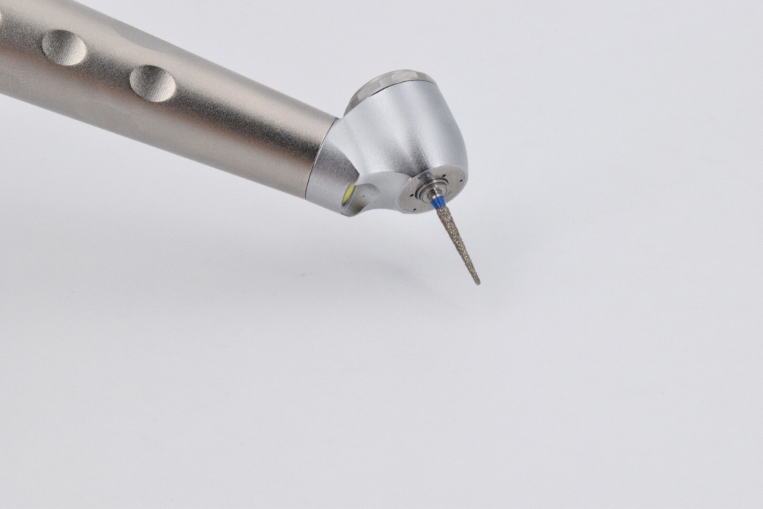 The Game-Changer in Alveolar Surgery: 45° Pressurized Triple-Nozzle Handpiece The Game-Changer in Alveolar Surgery: 45° Pressurized Triple-Nozzle Handpiece