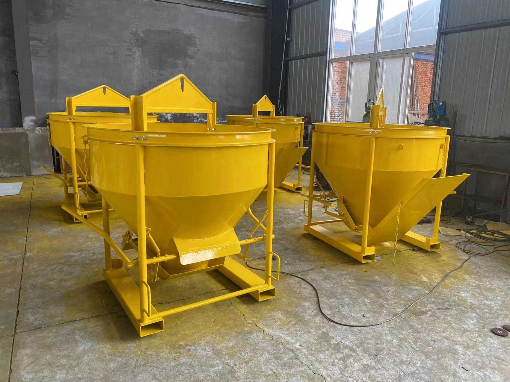 1.5 CBM Capacities Concrete Kibbles With Yellow Painting