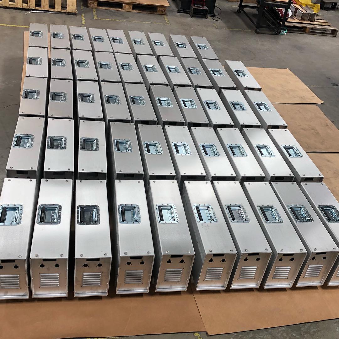 Pièces de fabrication en acier OEM Emboutissage Soudage Services de pliage Fabrication de tôles