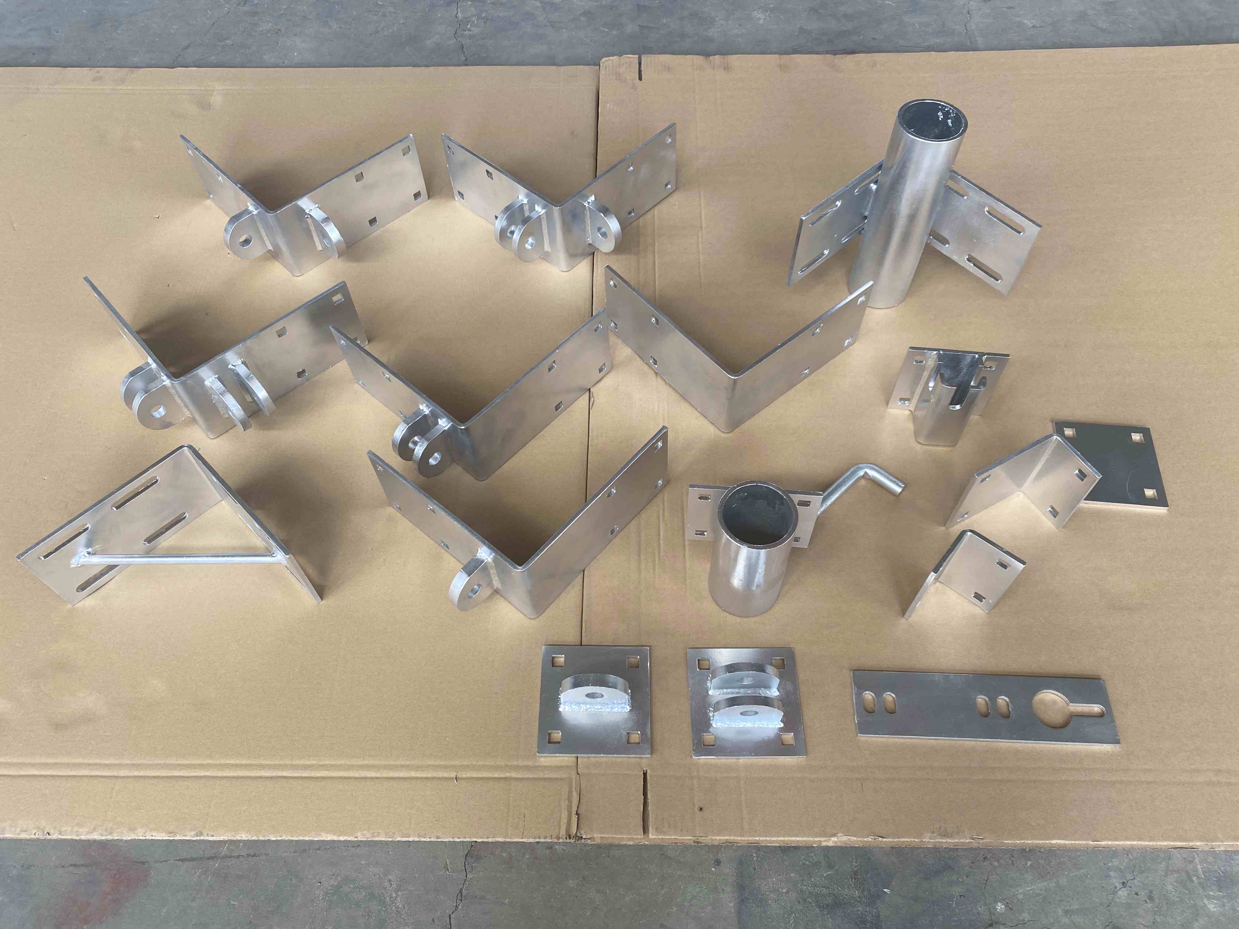 Quincaillerie de quai robuste avec revêtement galvanisé à chaud Quincaillerie de quai robuste avec revêtement galvanisé à chaud