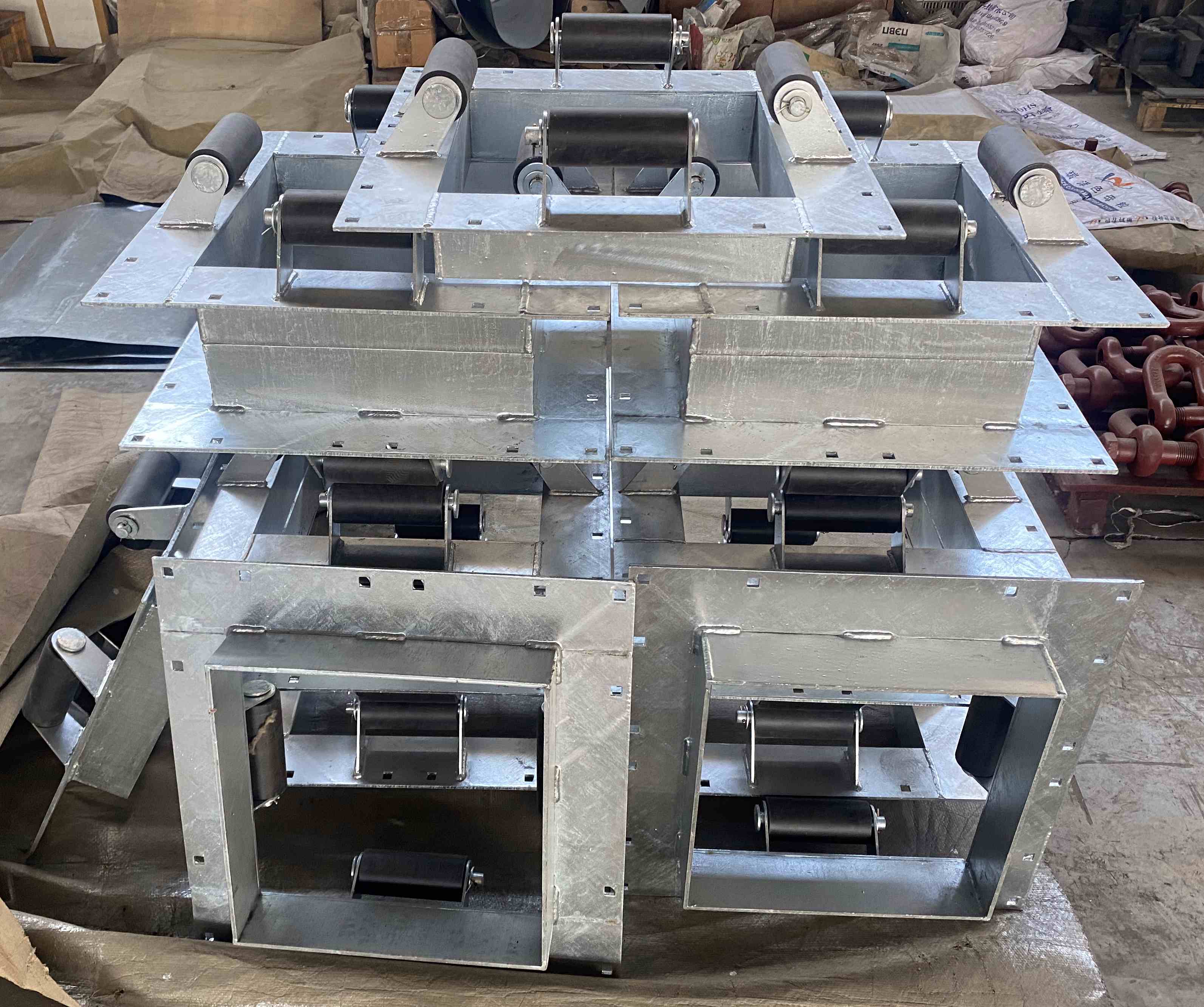 Guides de pieux carrés internes Quincaillerie de quai avec revêtement galvanisé à chaud Guides de pieux carrés internes Quincaillerie de quai avec revêtement galvanisé à chaud