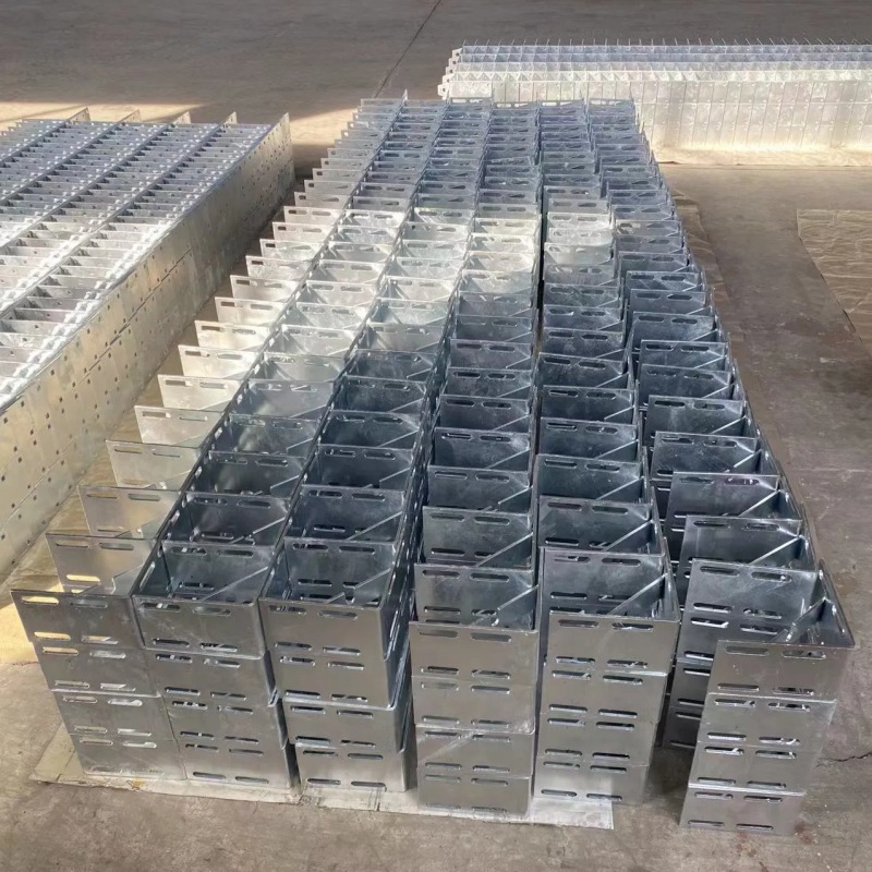 Vnitřní čtvercové pilotové vodítka, dokovací kování s žárově pozinkovaným povlakem