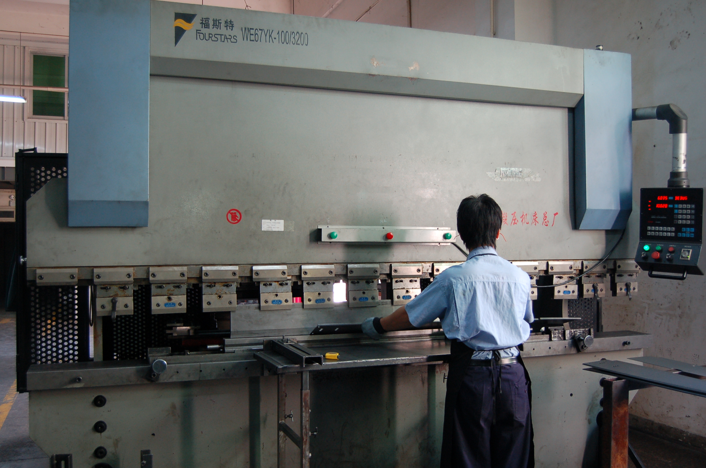 Yiree Factory-Production Capability bending machine.JPG