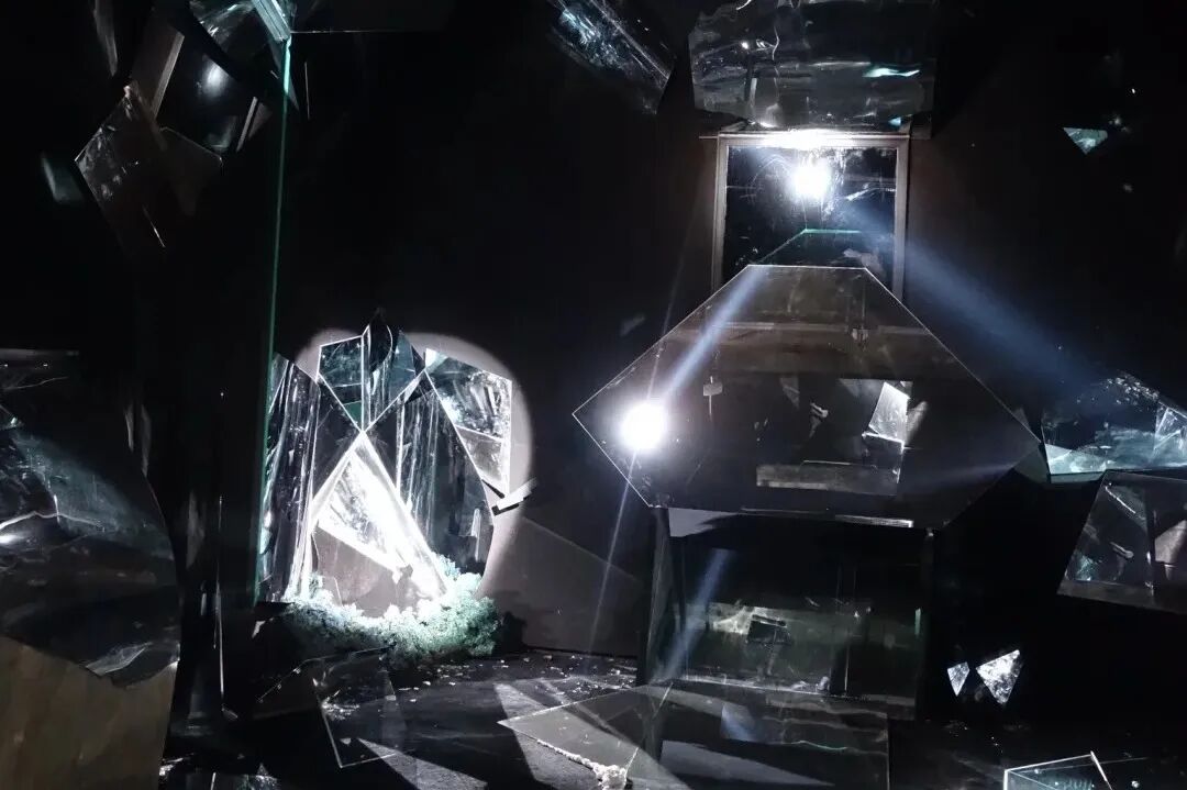 Mirror Surfaces Mirror Surfaces