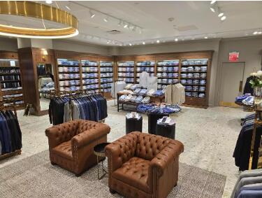 YIREE leverer specialfremstillede displayarmaturer til Brook Brothers Stores